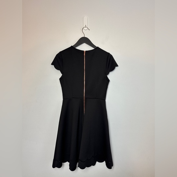 TED BAKER - Marlena Scalloped Short Sleeve Dress in Black. Size: TB3 = US 8 - Picture 10 of 16
